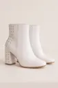 BOTAS EN CUERO BLANCAS TACHES TACÓN