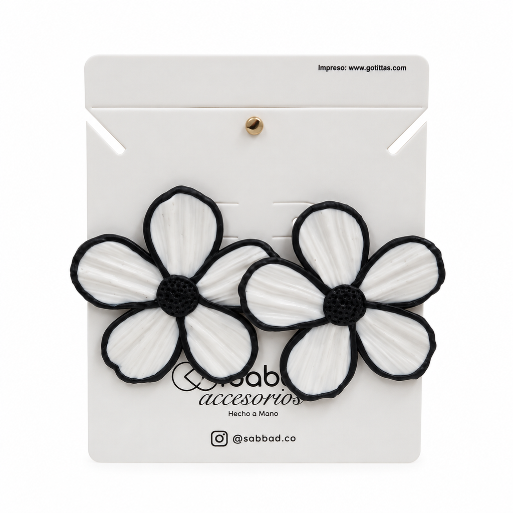 ARETES FLOR BLANCA CÓDIGO 9109
